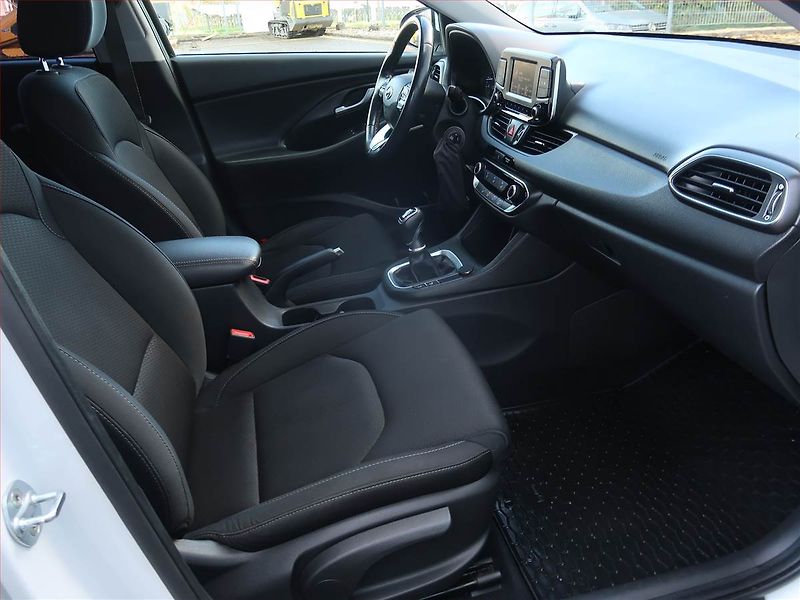 Hyundai i30 (2018) 1.4 T-GDI, ČR,1.maj - fotka 9 z 16