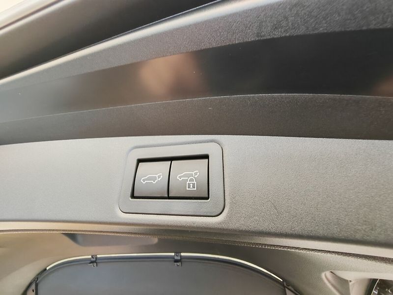 Toyota Corolla 1.8 Hybrid e-CVT Touring Sport - fotka 12 z 40