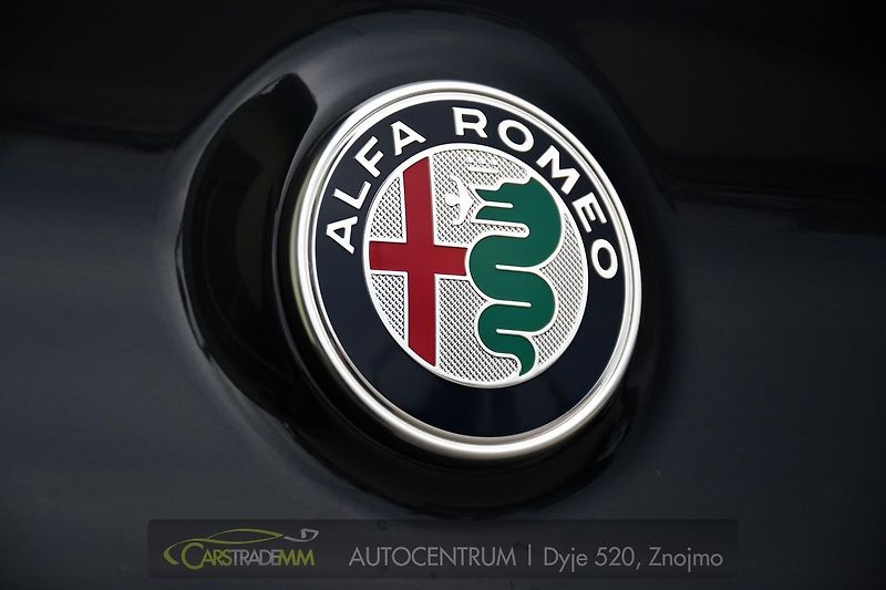 Alfa Romeo Giulia 2.0T 16V 206kW VELOCE AT8 Q4 - fotka 53 z 53