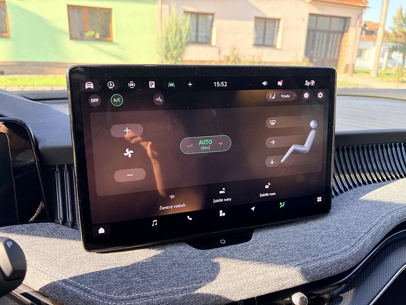 Škoda Superb SELECTION 2.0TDI 110KW DSG LED - fotka 43 z 68