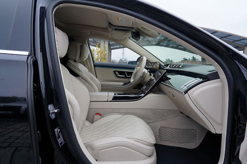 Mercedes-Benz Třídy V V 300d L 4Matic Exclusive AMG - fotka 42 z 45