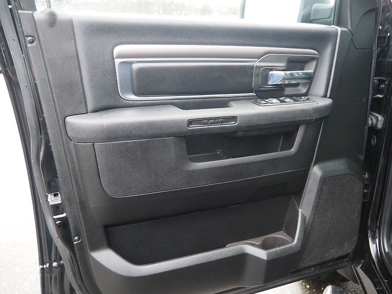 Dodge RAM 1500 (2021) Warlock 4x4 LPG - fotka 9 z 35