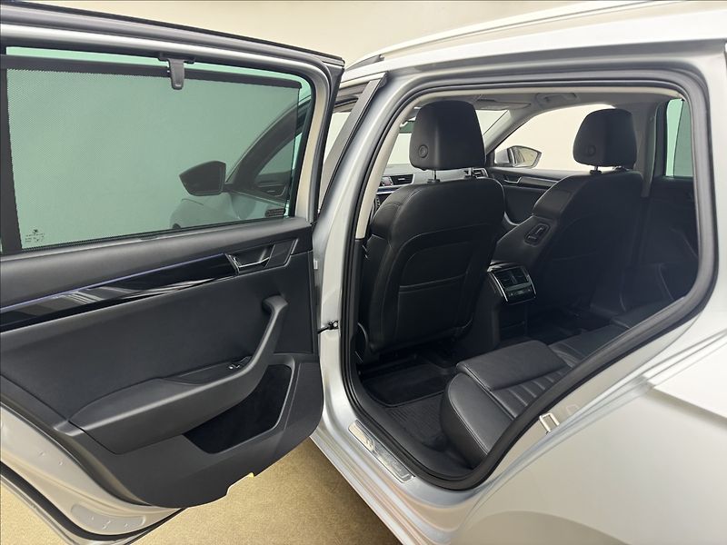Škoda Superb 2,0 DSG L&K DPH NZ.TOP DCC TZ - fotka 38 z 49
