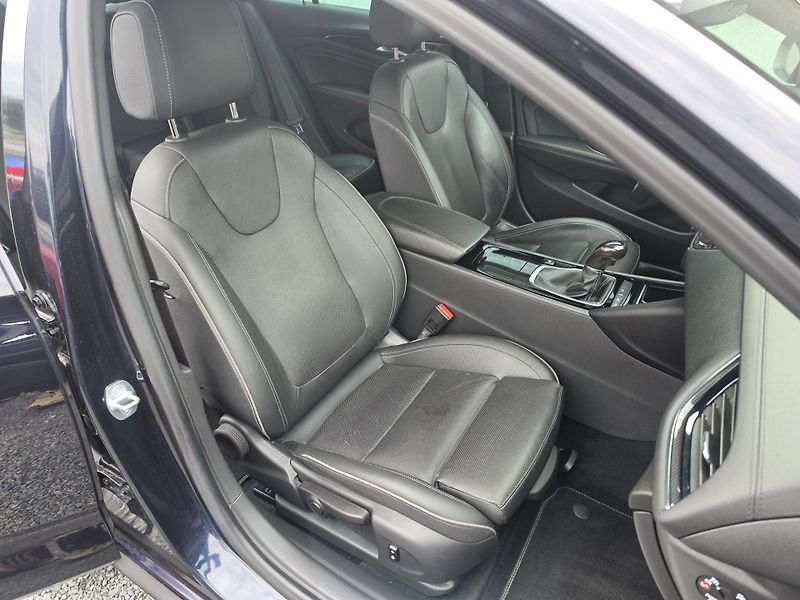 Opel Insignia 2.0 Turbo D full  - fotka 18 z 19