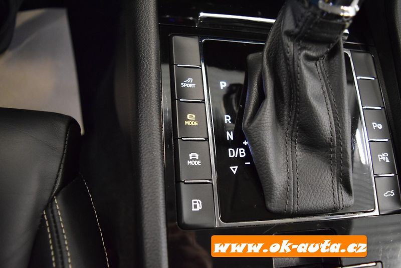 Škoda Superb 1.4 TSI iV LAURIN & KLEMENT  - fotka 51 z 77