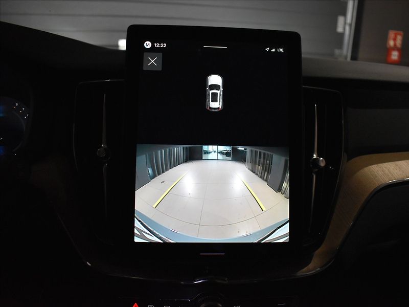Volvo XC60 2,0 B5 AWD Plus BLIS,Bezklíč - fotka 19 z 24
