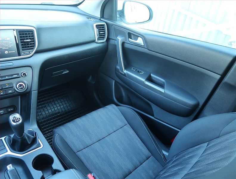 Kia Sportage (2021) 1.6 T-GDI, 4X4, Serv.kniha - fotka 8 z 15