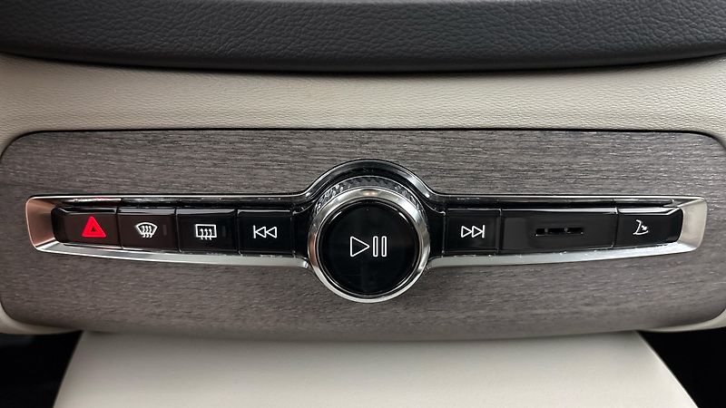 Volvo XC90 2.0 B5 AUT AWD Plus Bright - fotka 13 z 30