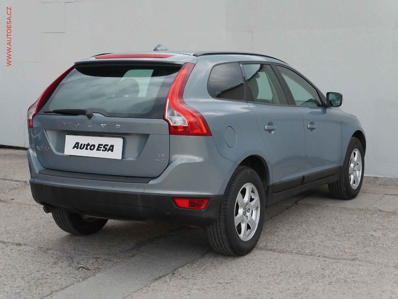 Volvo XC60 (2009) 2.4D AWD, AT, park.čidla - fotka 6 z 15