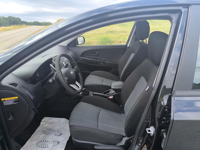 Kia Ceed (2011) 1.4 1.MAJITEL,SERVISNI KÍŽKA - fotka 9 z 31