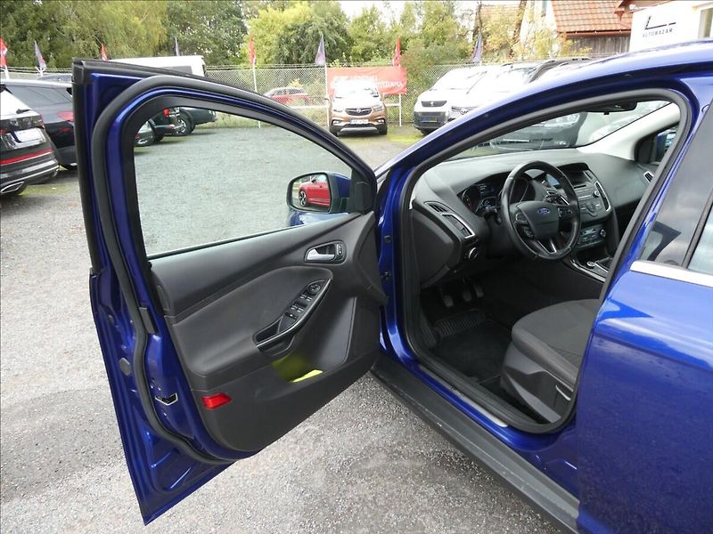 Ford Focus 1,5 110kW 1.MAJITEL, SERVISKA - fotka 19 z 48