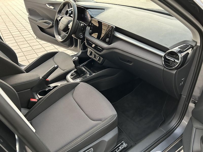 Škoda Fabia 1.0 MPI Selection - fotka 20 z 23