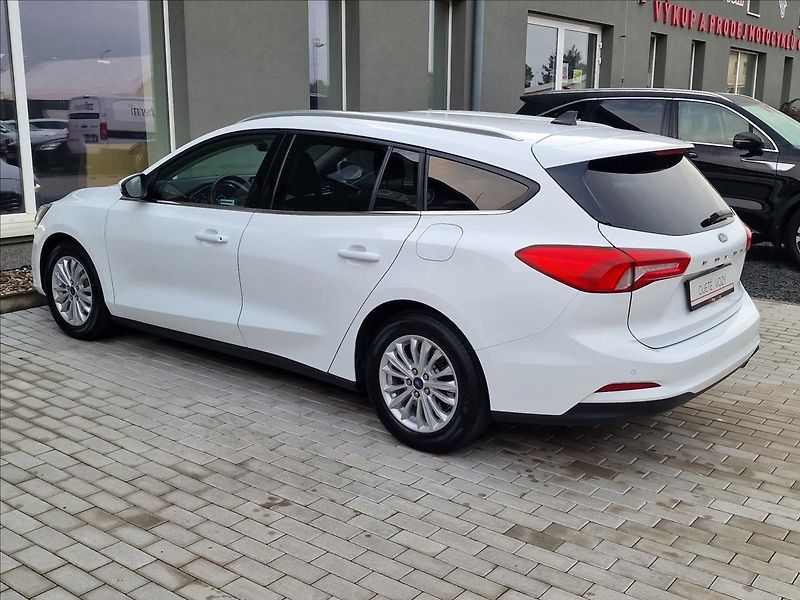 Ford Focus 1.5TDCi 88kW Titanium,ČR,1.Maj - fotka 7 z 48