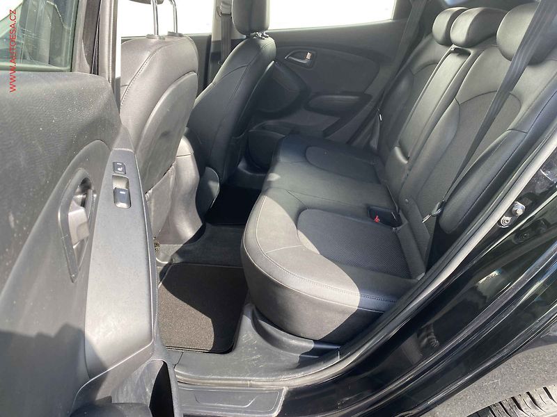 Hyundai ix35 (2015) 1.7CRDi, 2.maj,ČR, AC, tempo - fotka 10 z 18