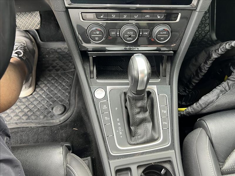 Volkswagen e-Golf 0,0 Pro Sport NAVI záruka TČ - fotka 11 z 12