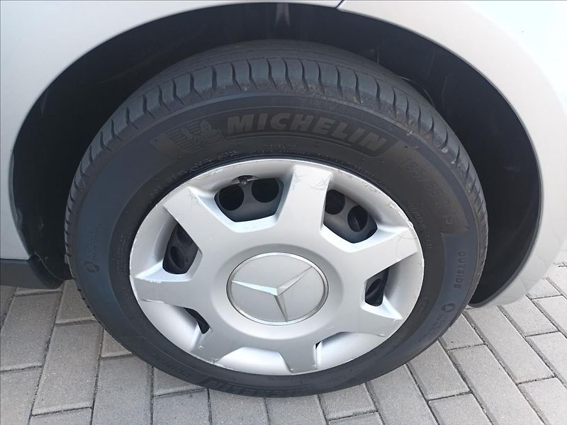 Mercedes-Benz Třídy A 1,5 160i,70kw,KLIMA,AUTOMAT - fotka 25 z 37