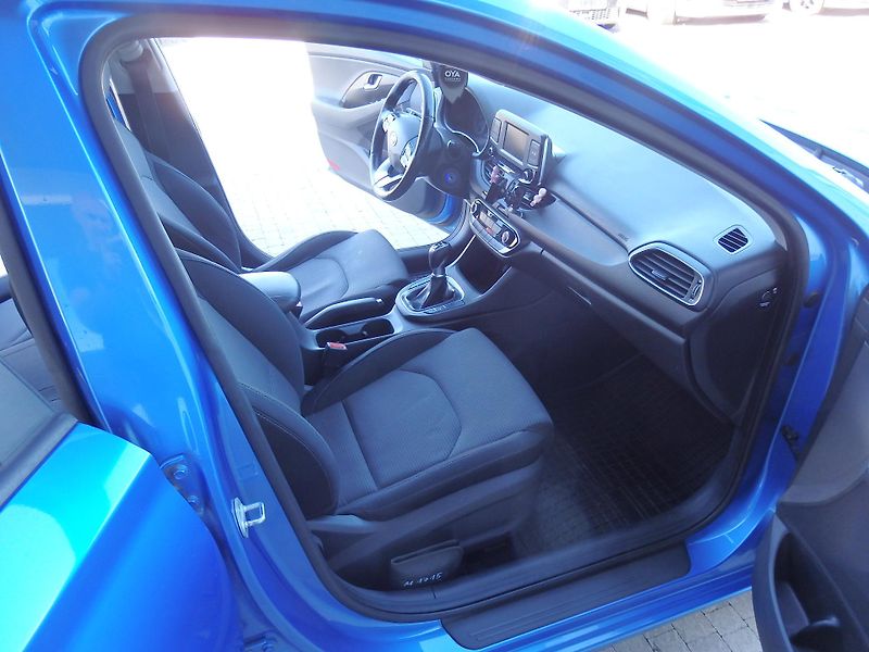 Hyundai i30 1.6 CRDi ZÁLOHOVÁNO - fotka 10 z 22