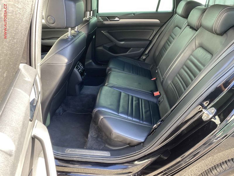 Volkswagen Passat (2015) 2.0 TDi, R-Line, DSG, LED - fotka 10 z 19