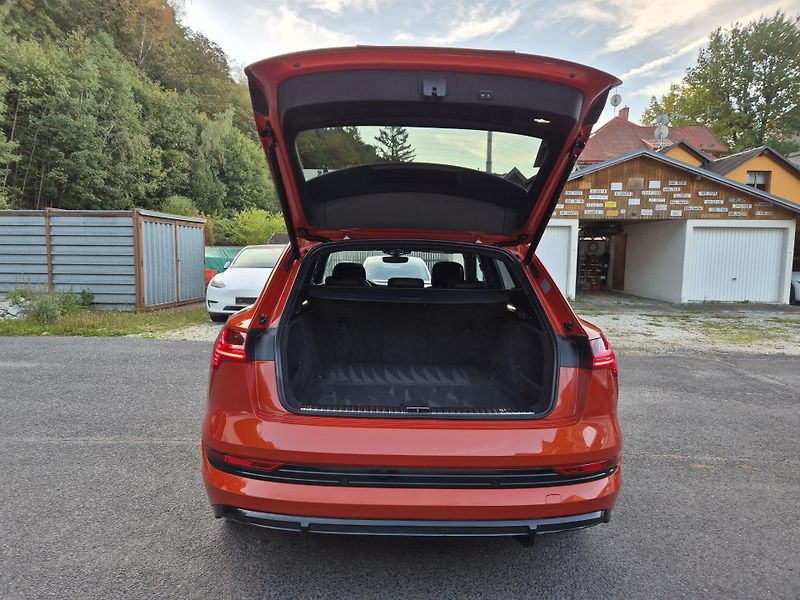 Audi e-tron 55 QUATTRO 300kw SOH 95 % - fotka 14 z 49