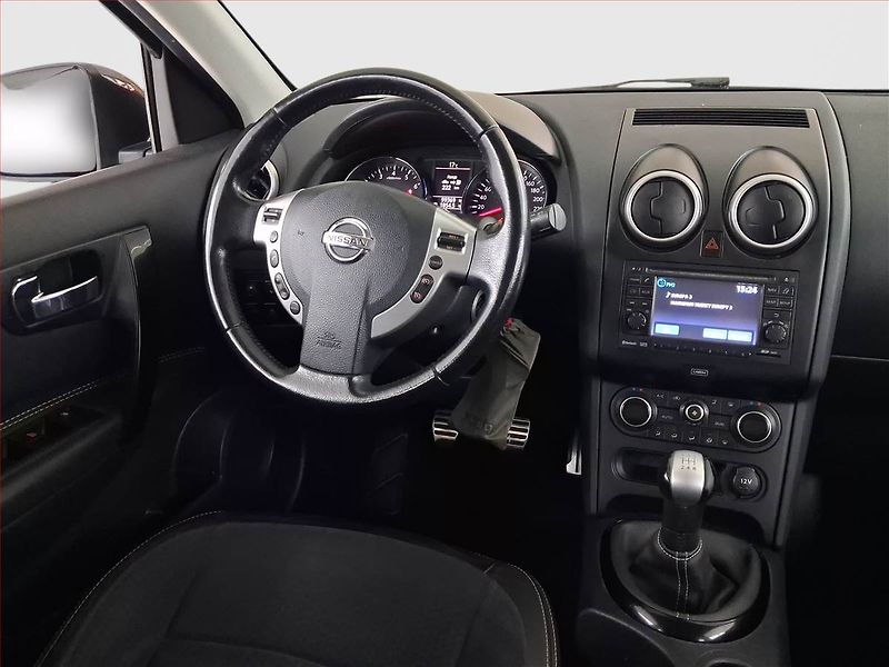 Nissan Qashqai (2013) 1.6, Xenony, Tempomat - fotka 7 z 15