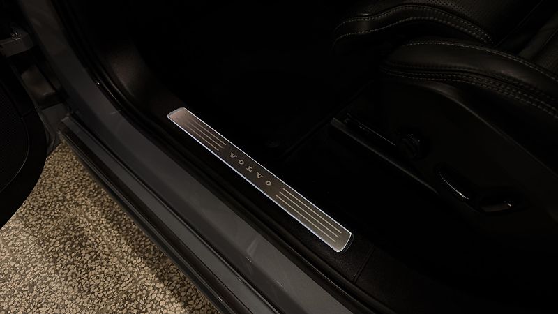 Volvo XC90 (2022) B5 ,ČR, REZERVOVÁNO - fotka 40 z 72