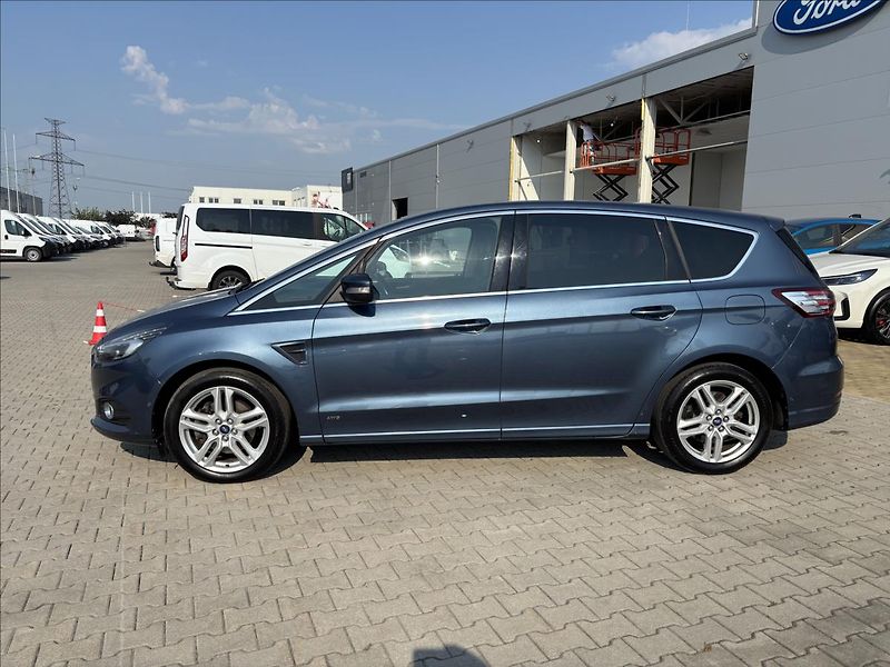 Ford S-MAX 2,0 EcoBlue Titanium AWD AUT - fotka 2 z 51