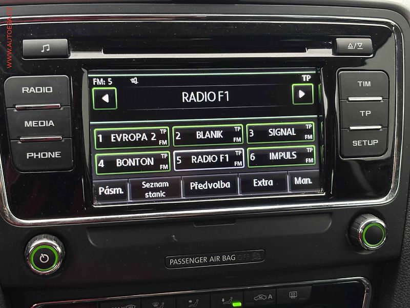 Škoda Superb (2014) 2.0 TDi, ČR, Elegance - fotka 18 z 19