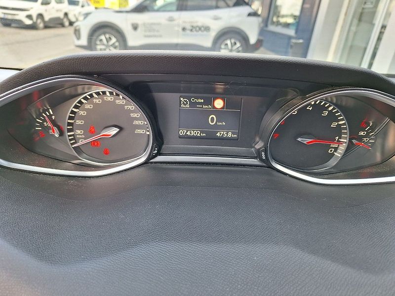 Peugeot 308 (2018) SW ALLURE 1,2PT 130k M6 - fotka 18 z 18