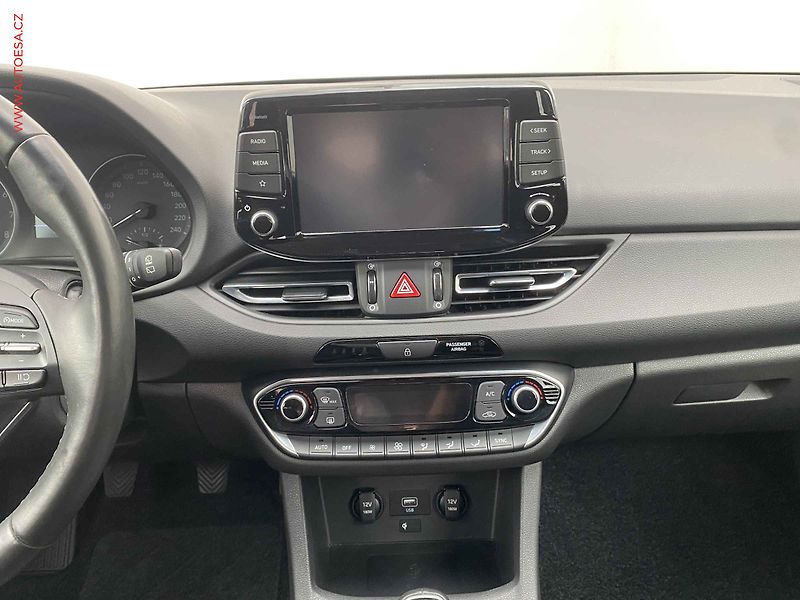 Hyundai i30 (2023) 1.5 T-GDi 48V, 1.maj,ČR - fotka 12 z 18
