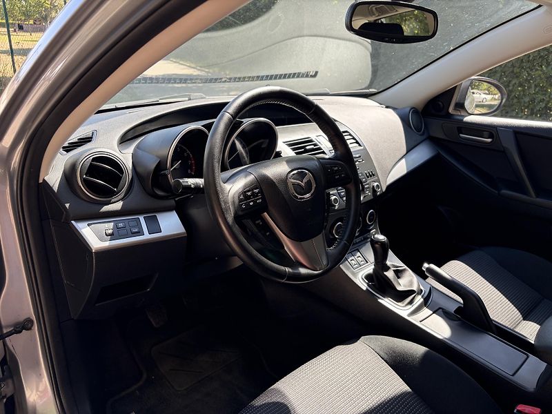 Mazda 3 1.6 Edition - fotka 24 z 31