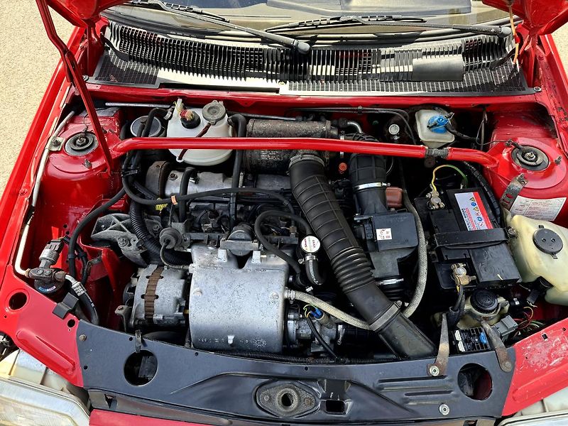 Peugeot 205 GTI 1.9 88 kW - fotka 14 z 16