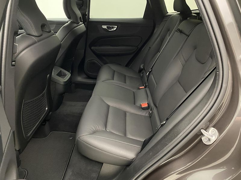 Volvo XC60 B5 AWD DARK PLUS REZERVACE - fotka 5 z 57