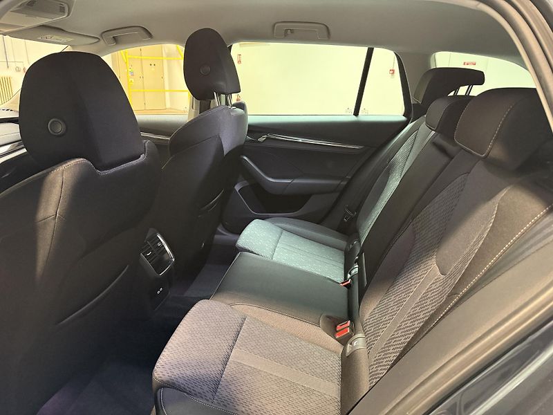 Škoda Octavia 2.0 TDI 110kW DSG Style Combi - fotka 11 z 14