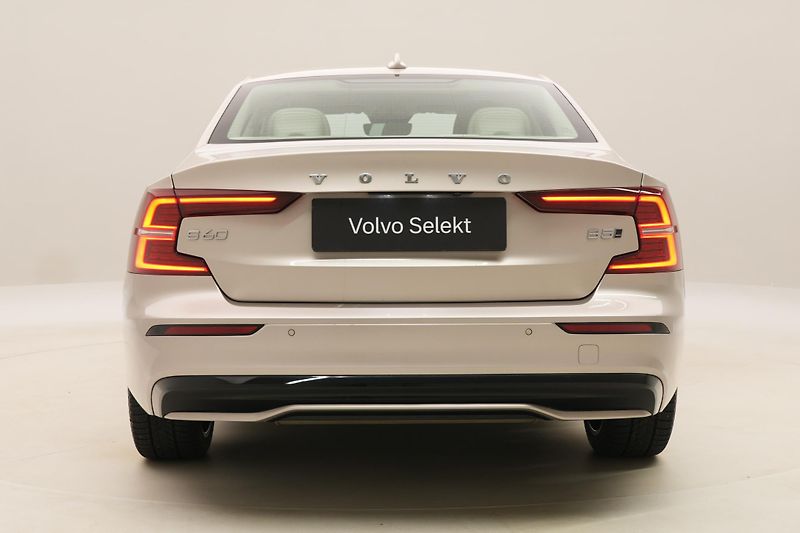 Volvo S60 B5 AWD DARK ULTIMATE REZERVACE - fotka 11 z 57