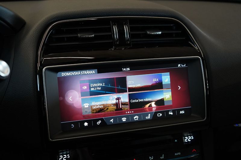 Jaguar F-Pace 30d AWD, PRESTIGE, Panorama - fotka 30 z 49