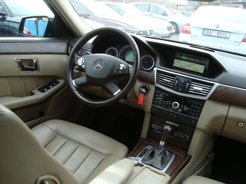 Mercedes-Benz Třídy E (2009) 250CDi,AUT,ČR, 1.Maj.Servis.kn - fotka 24 z 52