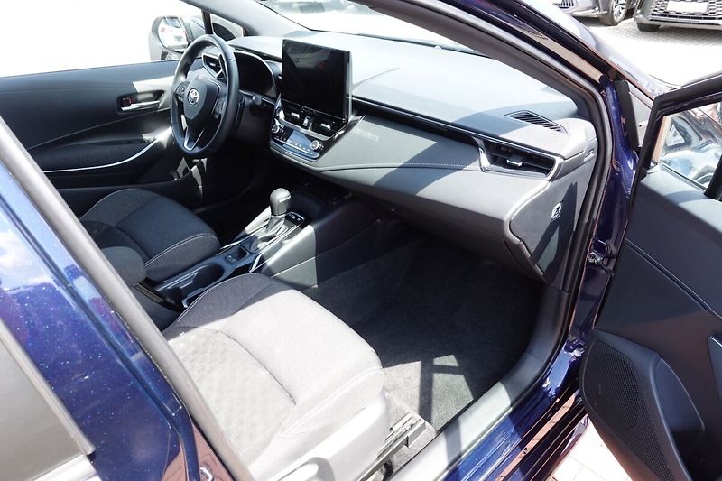 Toyota Corolla 2,0 HEV Comfort Tech TS - fotka 12 z 31
