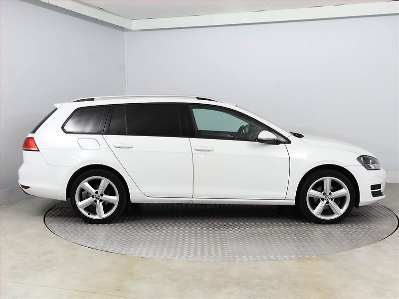Volkswagen Golf (2016) 1.2 TSI, Automat, Serv.kniha - fotka 6 z 17