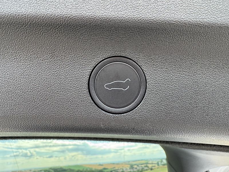 Tesla Model Y Long Range AWD Tažné SoH 93% - fotka 26 z 29