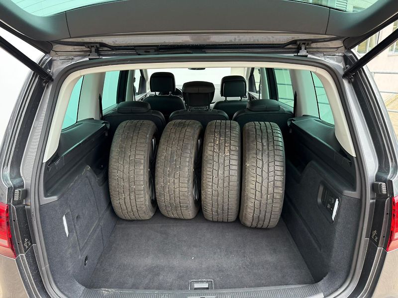Volkswagen Sharan Highline 1.4TSI 110 kW DSG - fotka 23 z 26