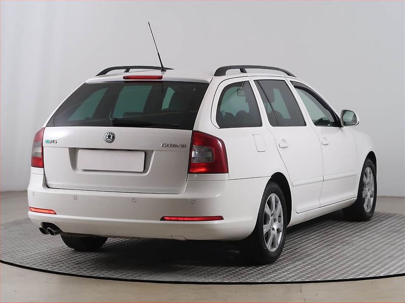Škoda Octavia (2010) RS 2.0 TDI, Navi, Tempomat - fotka 5 z 15