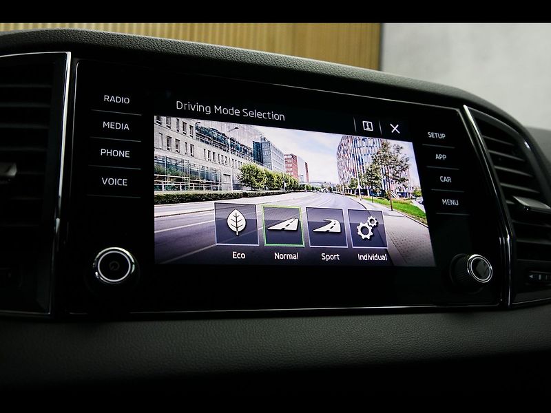 Škoda Karoq 1.5TSI 110kW Sportline Tažné - fotka 23 z 36
