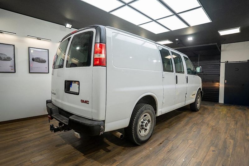 GMC Savana 4.8 V8 Vortec 208 kW - fotka 4 z 32