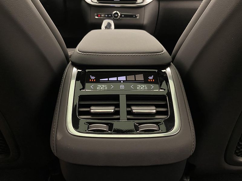 Volvo XC90 (2026) B5 AWD BLACK EDITION ULTRA 7 - fotka 78 z 78