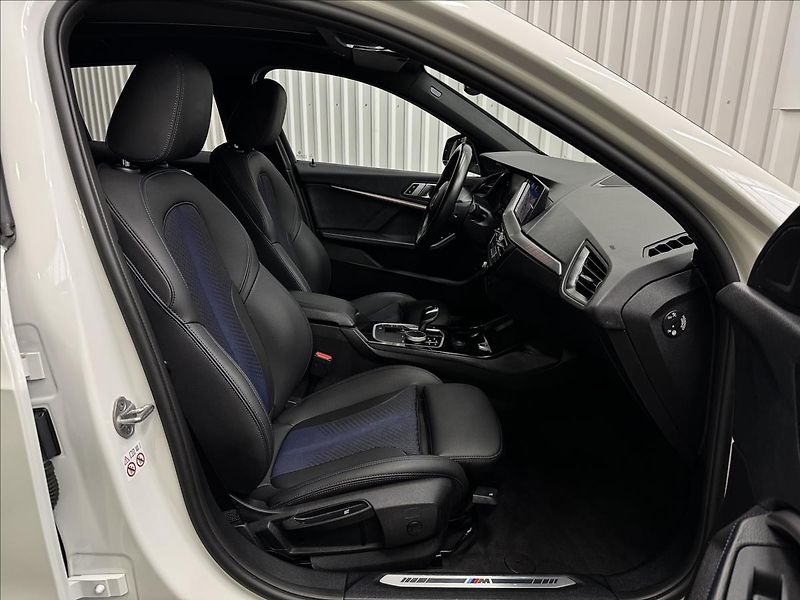 BMW Řada 1 120i M Sport Virtual Pano LED - fotka 45 z 47