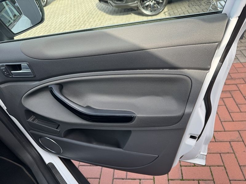 Ford Kuga (2011) 2.0TDCi AWD Titanium Navi - fotka 18 z 49