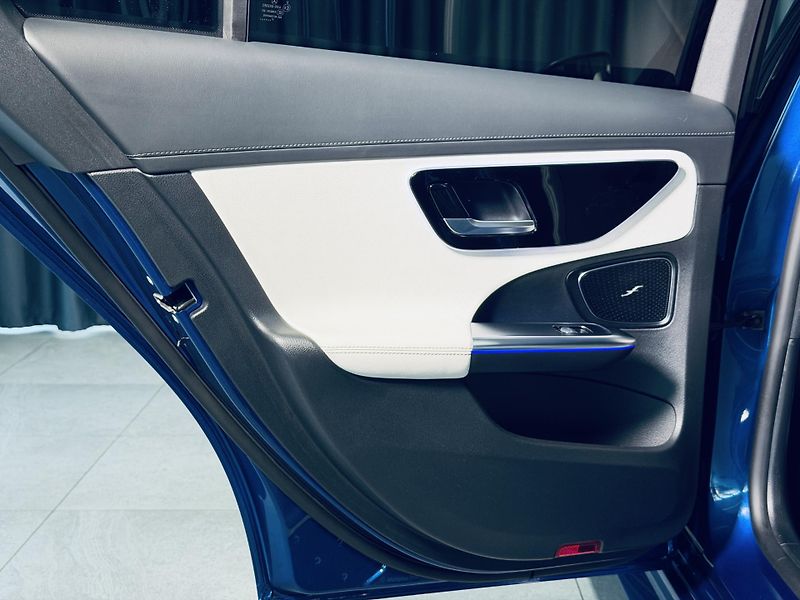 Mercedes-Benz Třídy C (2022) 200*AMG*ZÁRUKA*TAŽNÉ*NAPPA - fotka 33 z 42