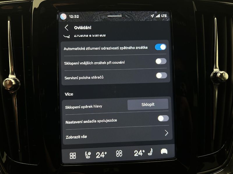 Volvo V90 T6 AWD DARK PLUS RECHARGE AUT - fotka 39 z 46