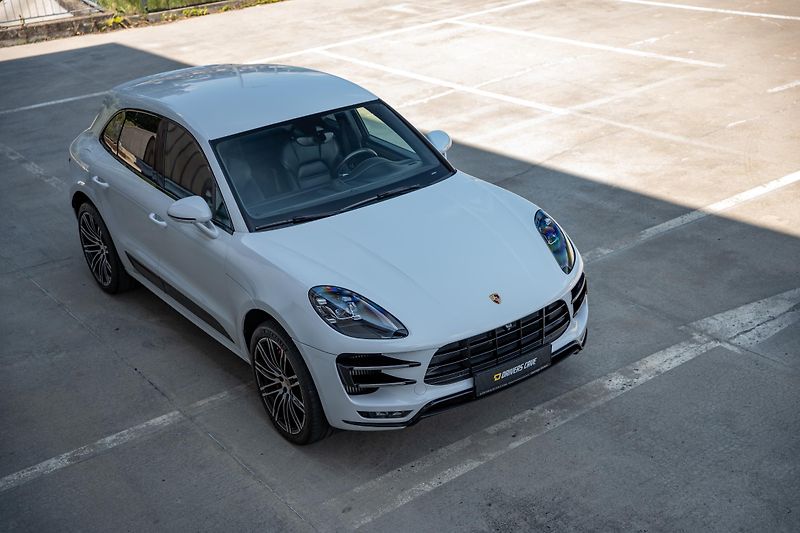 Porsche Macan (2018)  3.6 Turbo Performance & Black - fotka 8 z 21