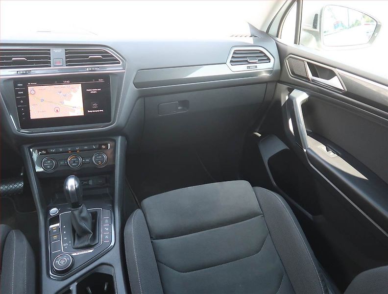 Volkswagen Tiguan Allspace (2020) R-Line 2.0 TDI, DSG,4X4 - fotka 8 z 26